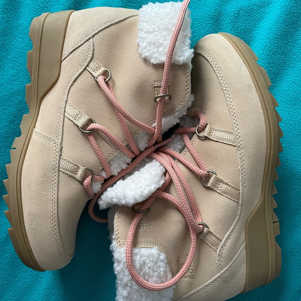 SOREL EVIE COZY SHERPA LACE-UP BOOTIES CREAM SIZE  10.5 EUC
